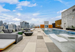 2BR Luxury with Views and Rooftop pool in Austin